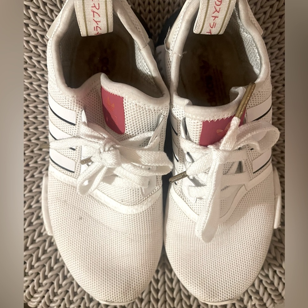 Adidas White Cloth trainers size 6.5 Men’s/GradeSchool